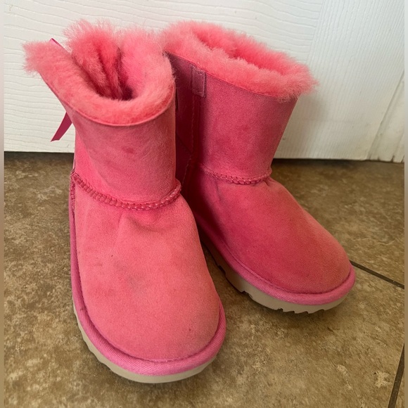 New Ugg Classics Kids Toddler Youth Bailey Bow Boots sz 10 Pink Suede Mid Calf - Picture 1 of 9
